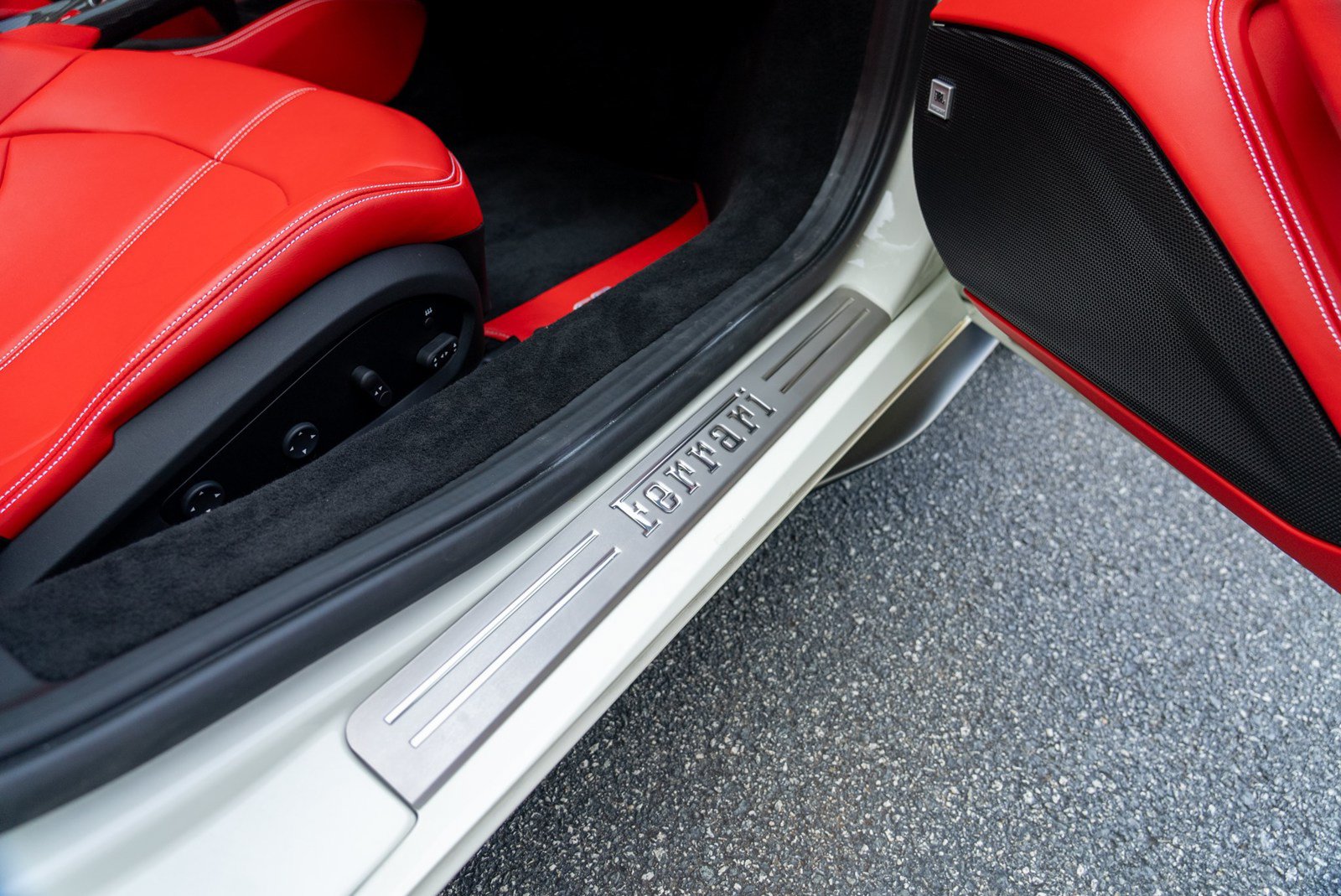 Used 2022 Ferrari F8 Tributo RWD image 54