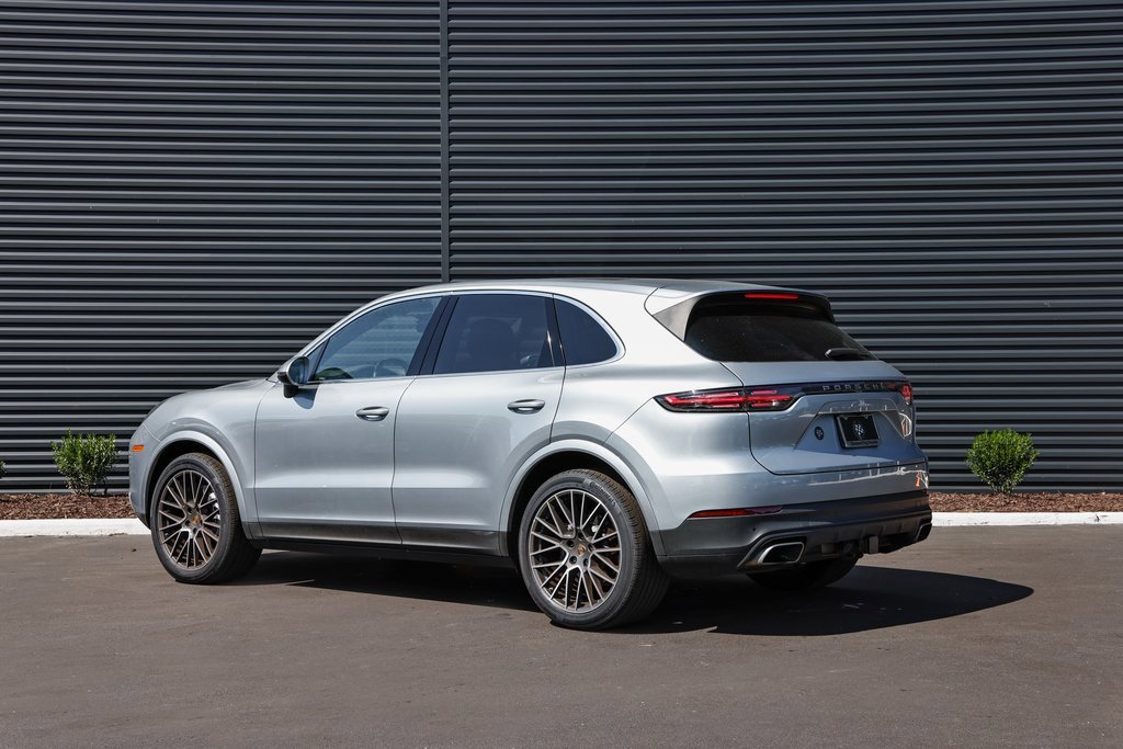 Used 2022 Porsche Cayenne Platinum Edition image 3