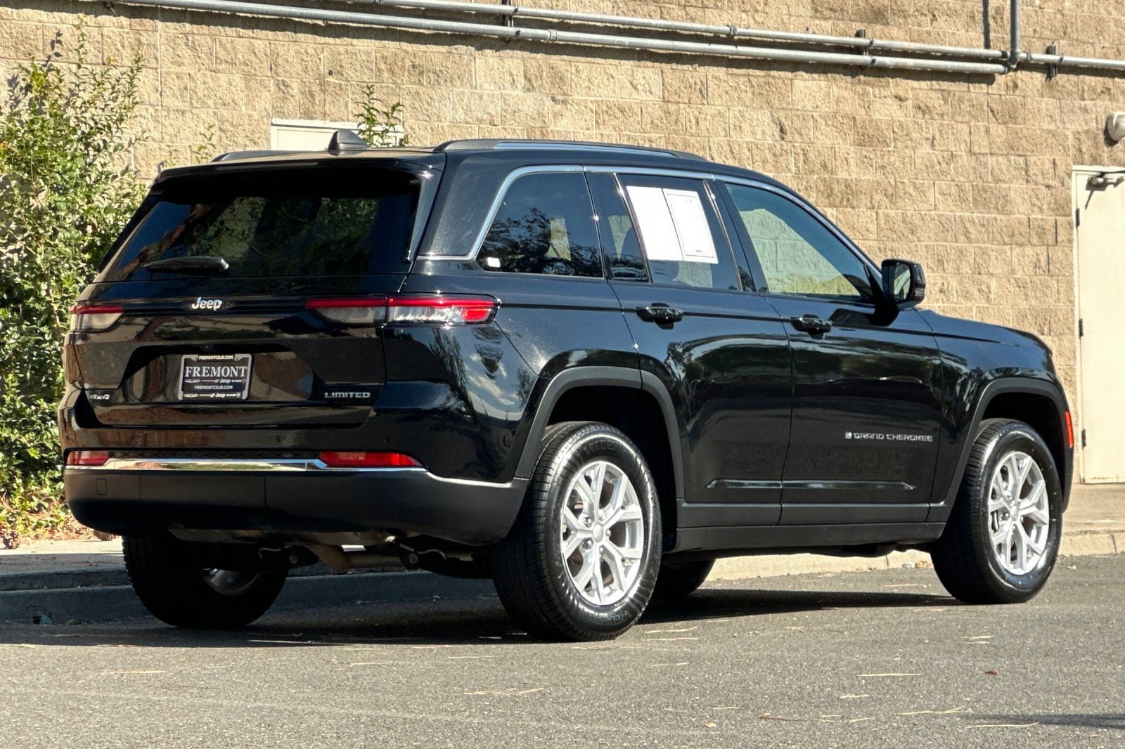 Used 2024 Jeep Grand Cherokee Limited AWD/4WD image 3