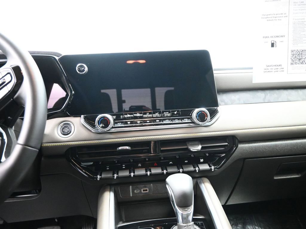 Used 2024 Chevrolet Colorado ZR2 image 17