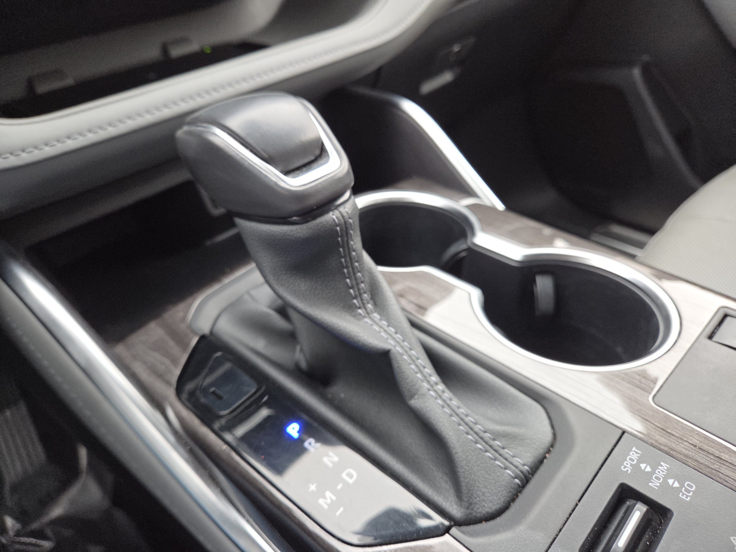 Used 2024 Toyota Highlander Limited AWD/4WD image 41