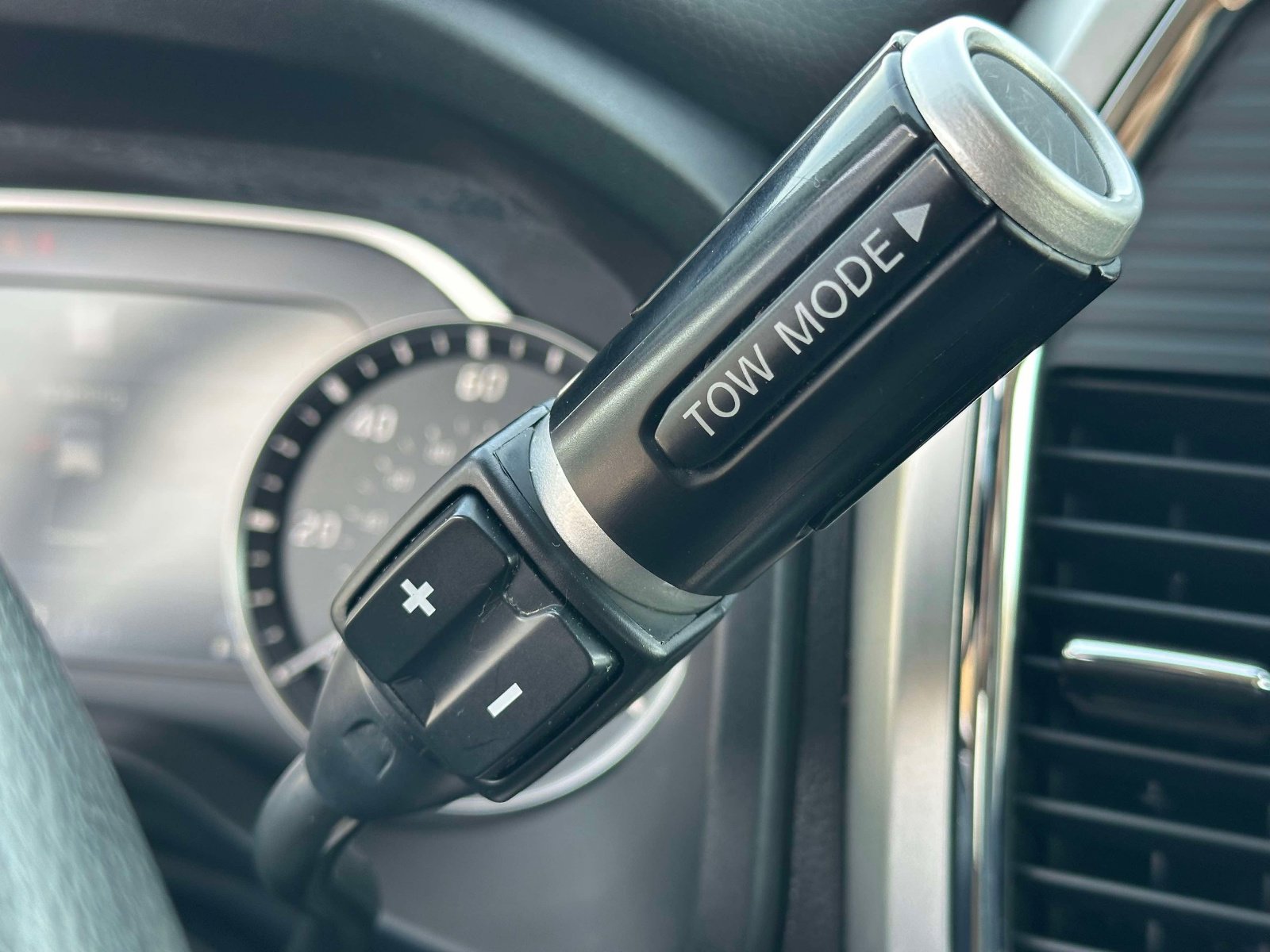 Used 2020 Nissan Titan SV w/ SV Convenience Package image 14