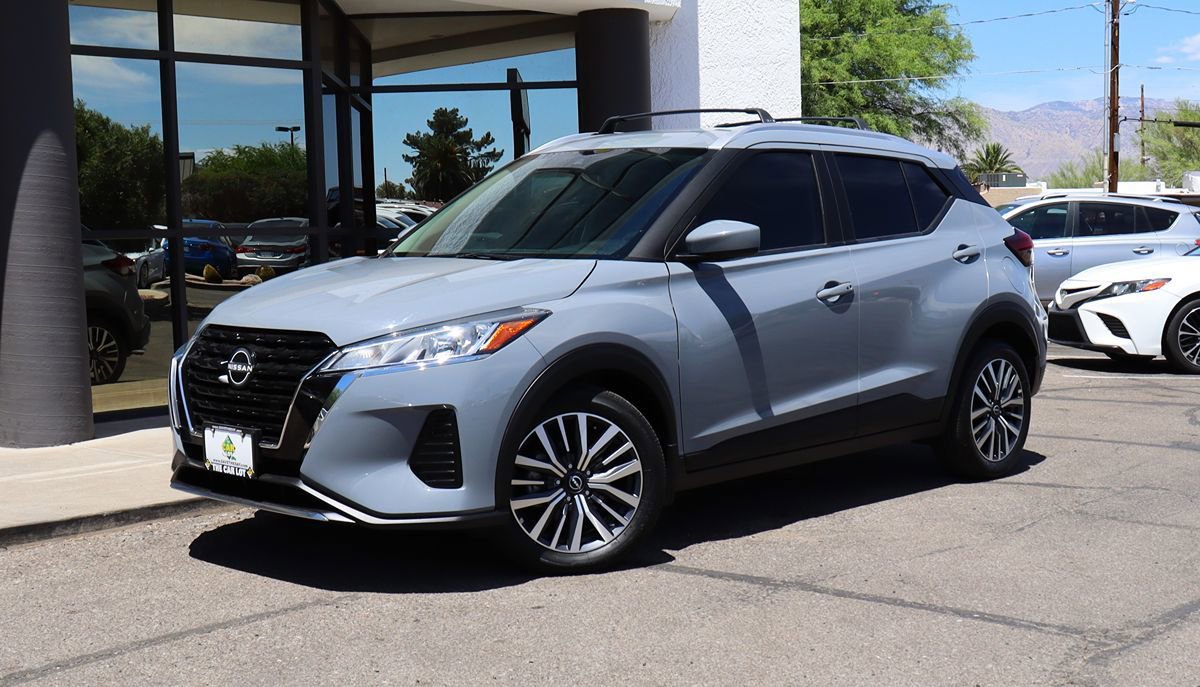 Used 2023 Nissan Kicks SV w/ Exterior Package FWD image 2