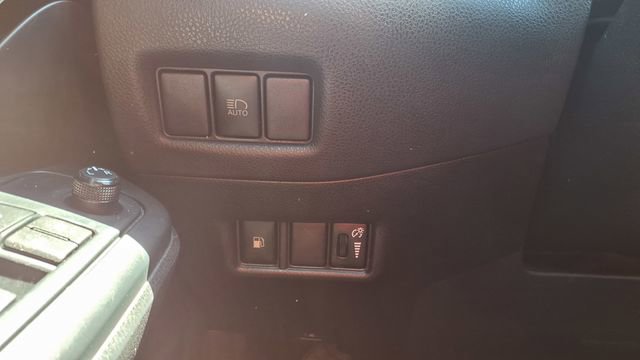 Used 2019 Toyota C-HR LE image 28