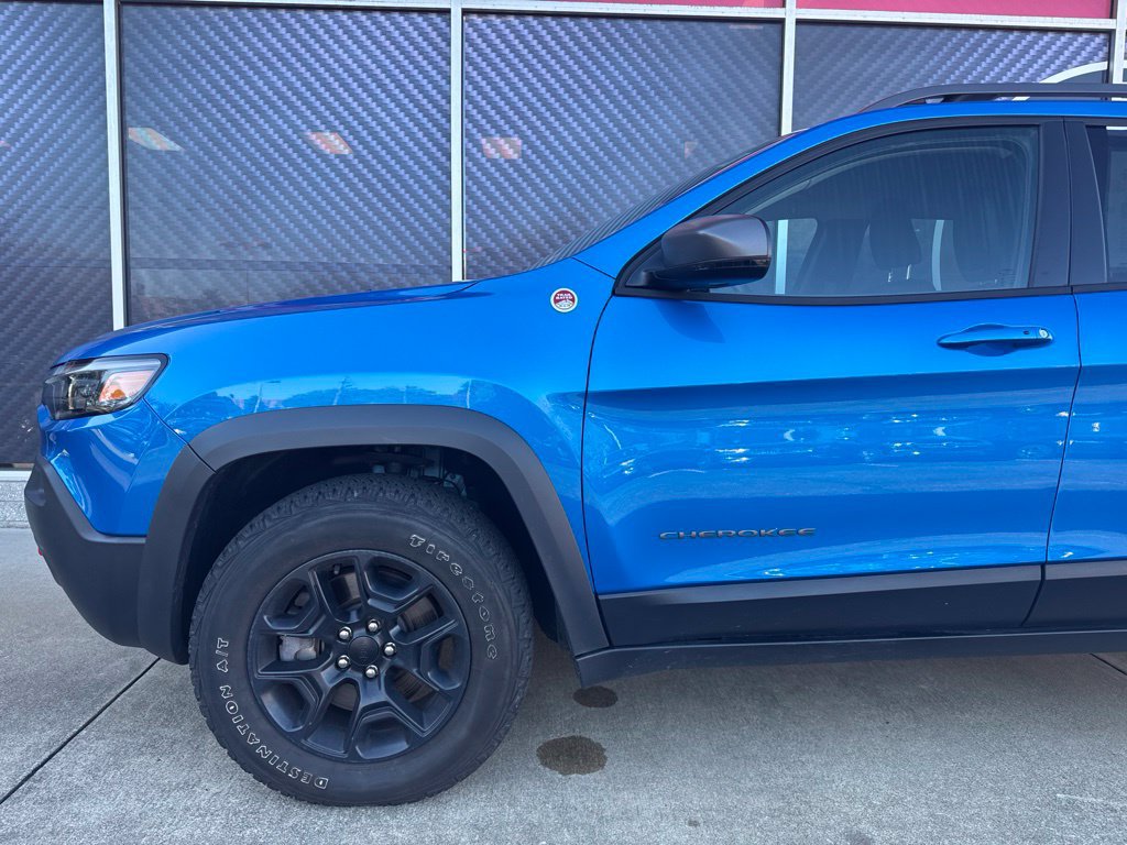 Used 2020 Jeep Cherokee Trailhawk w/ Cold Weather Group AWD/4WD image 16