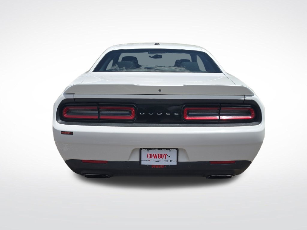 Used 2022 Dodge Challenger R/T RWD image 4