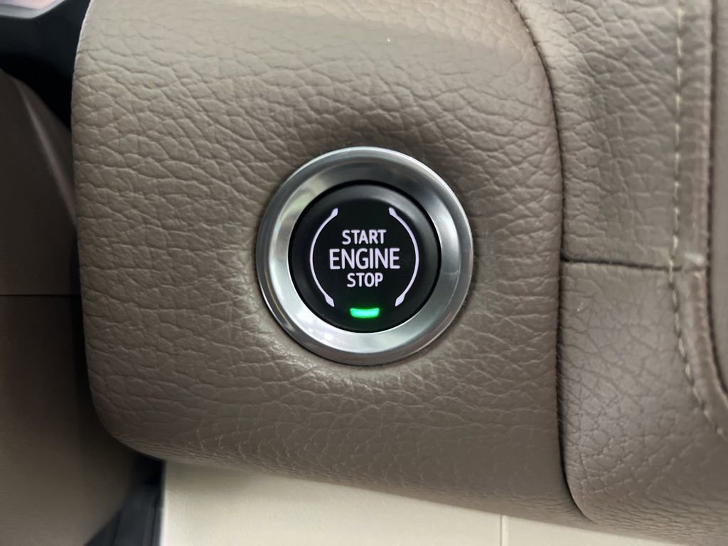 Used 2021 GMC Yukon XL Denali w/ Denali Premium Package image 15