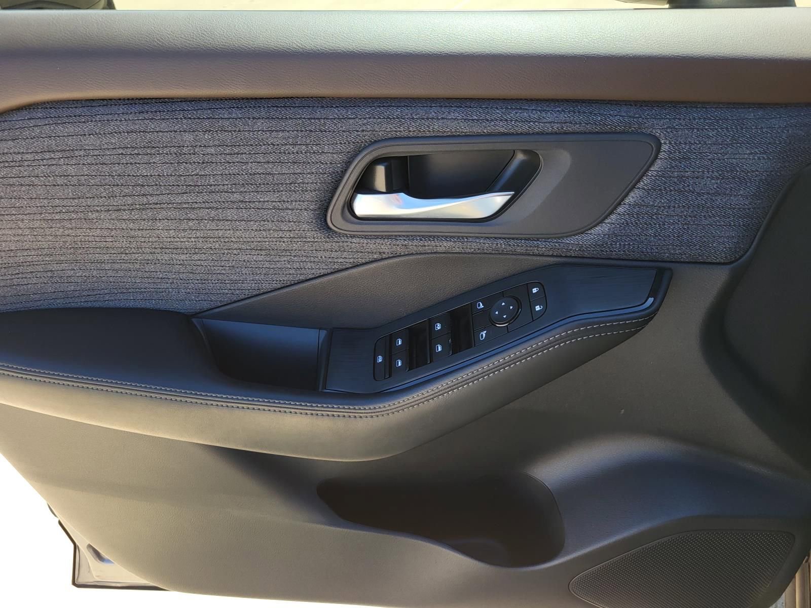 Used 2023 Nissan Rogue SV image 21