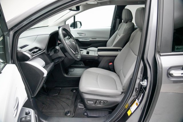 Certified 2025 Toyota Sienna XLE image 15