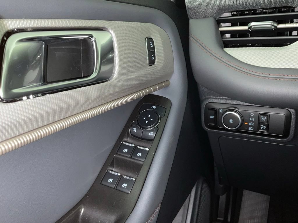 New 2026 Ford Explorer Active w/ Active Comfort Package RWD image 19