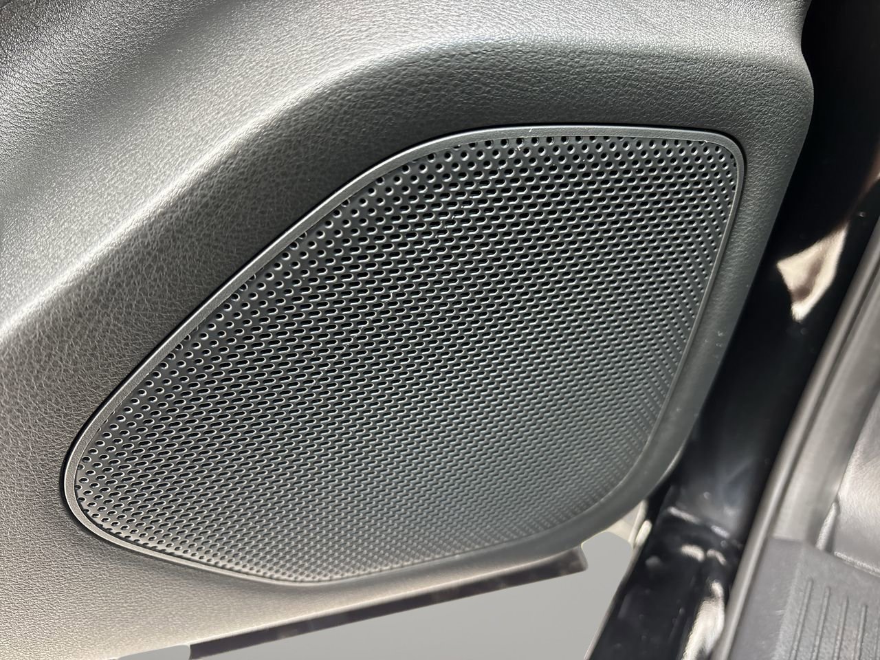 Used 2023 Nissan Rogue SV FWD image 17