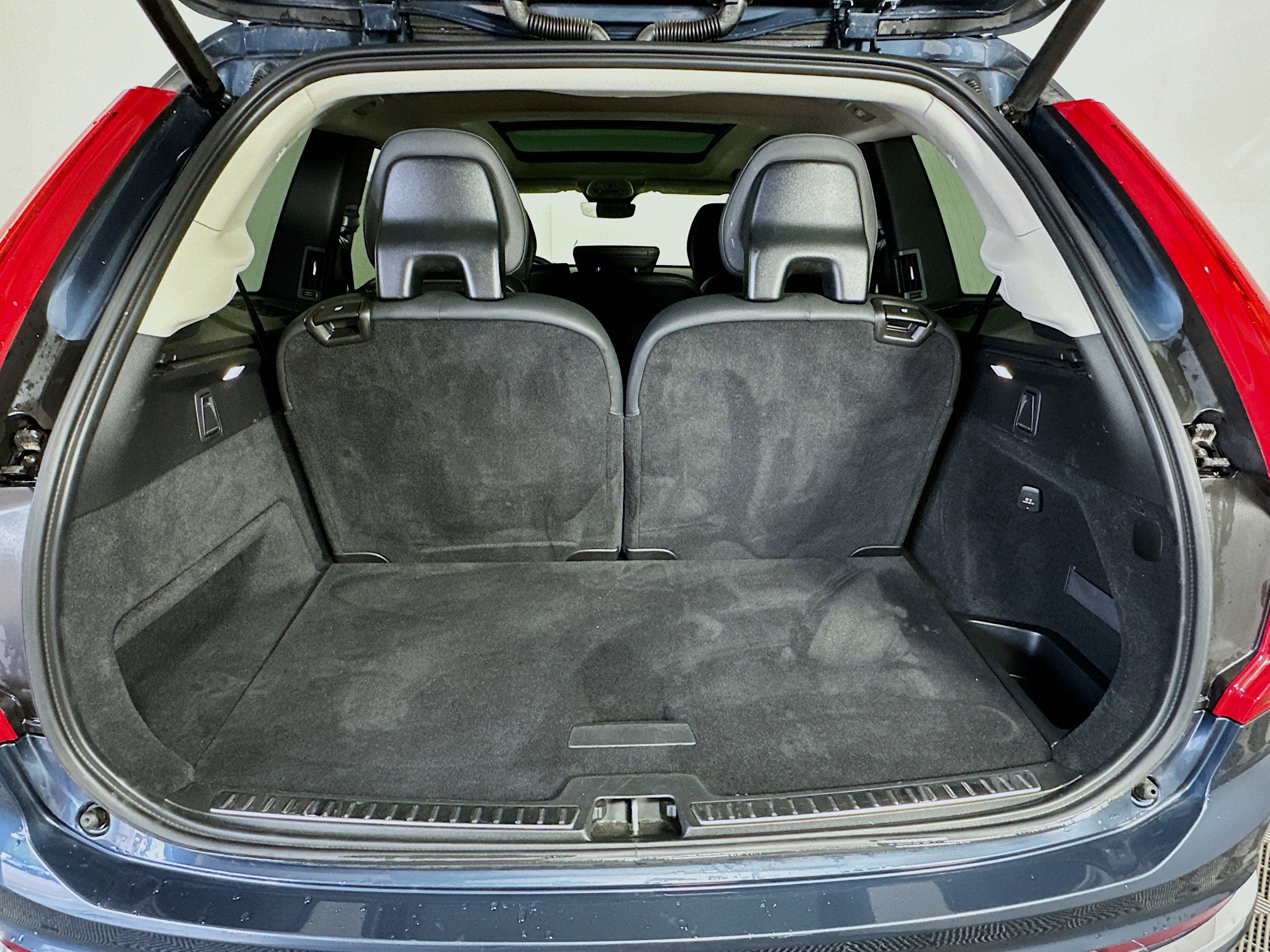 Used 2023 Volvo XC90 B6 Plus image 30