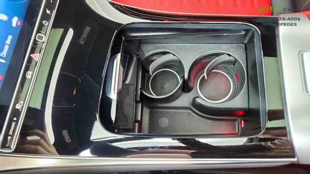 Used 2025 Mercedes-Benz GLC 300 4MATIC image 48