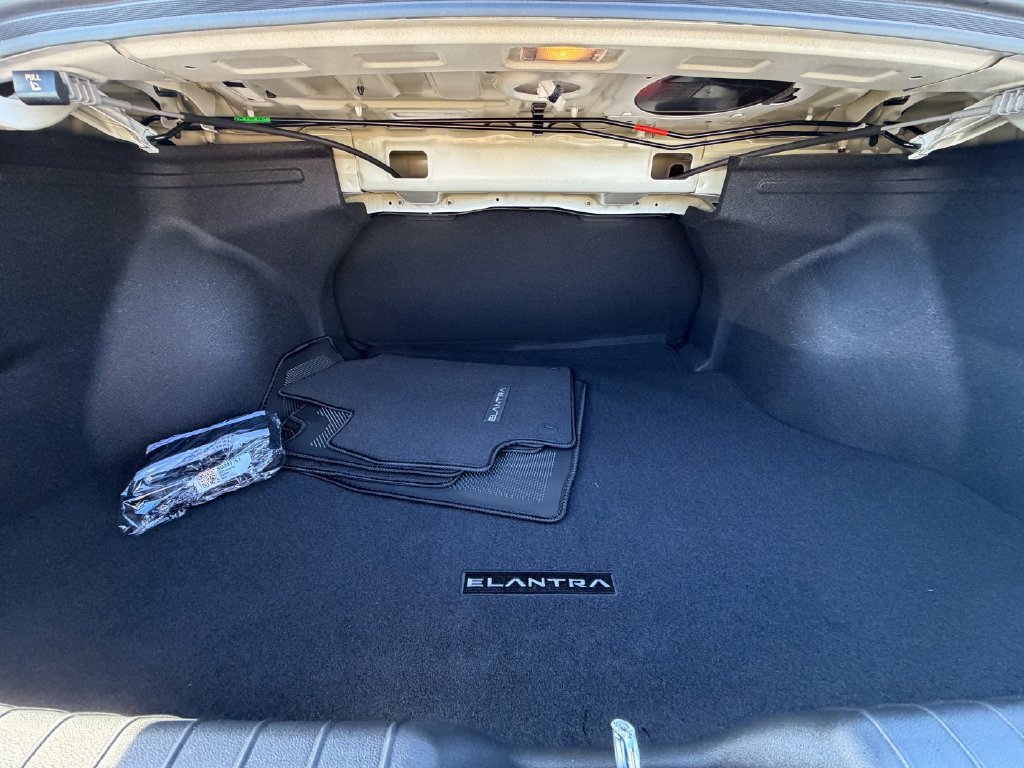 Used 2025 Hyundai Elantra Sport FWD image 35