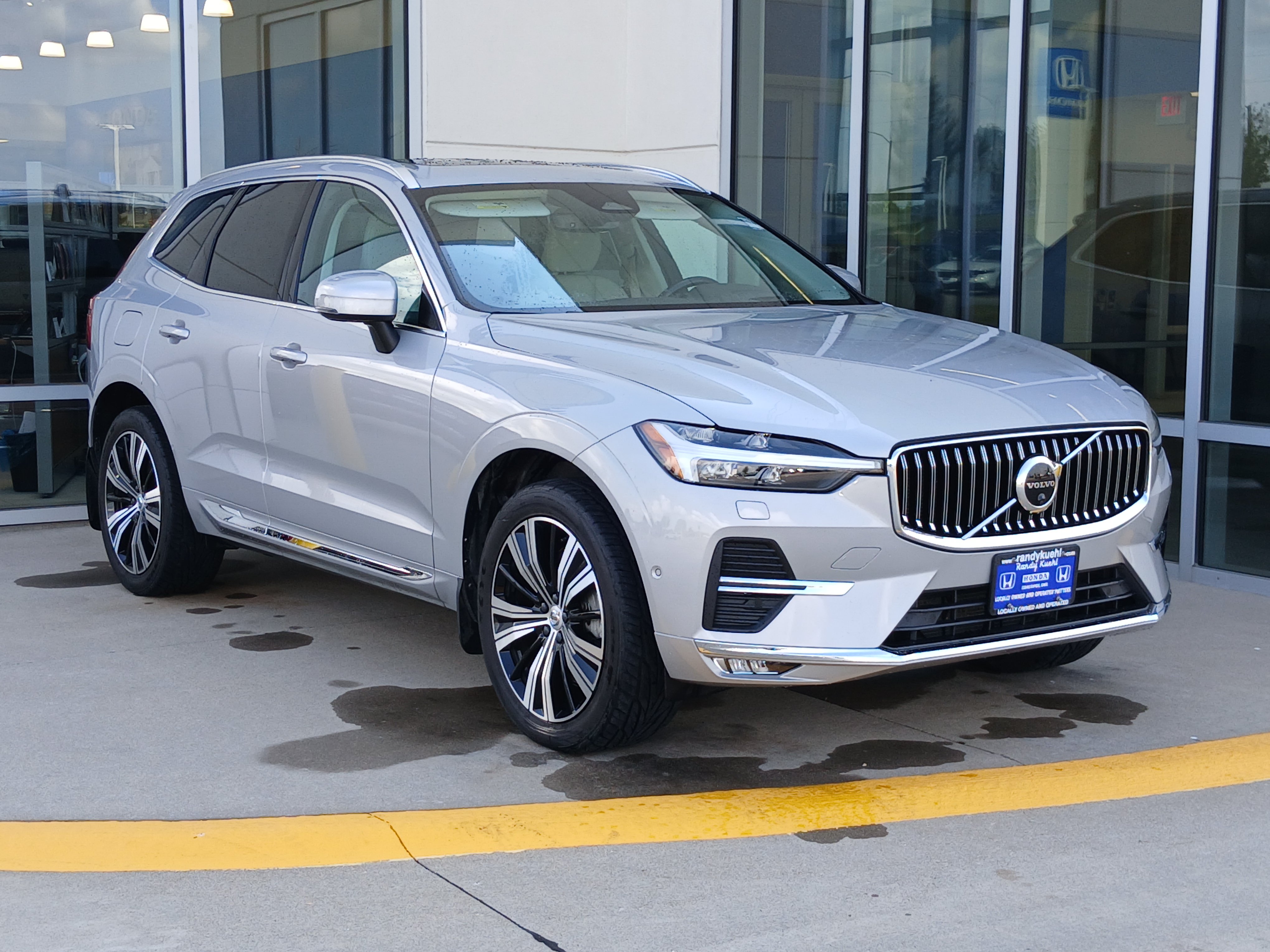 Used 2022 Volvo XC60 B6 Inscription AWD/4WD image 5