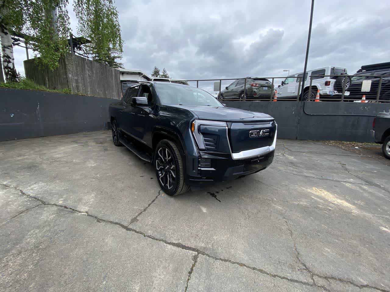 Used 2025 GMC Sierra EV Denali AWD/4WD image 8