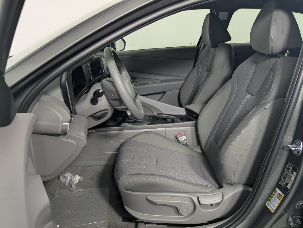 Certified 2026 Hyundai Elantra SE FWD image 14