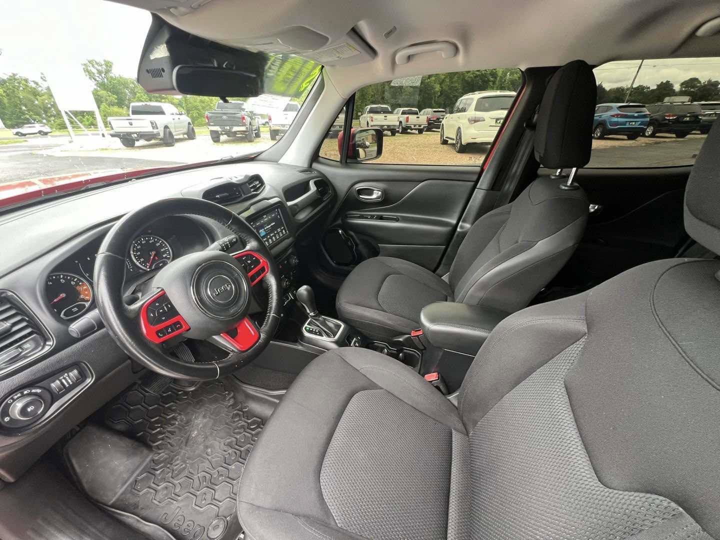 Used 2018 Jeep Renegade Altitude AWD/4WD image 12