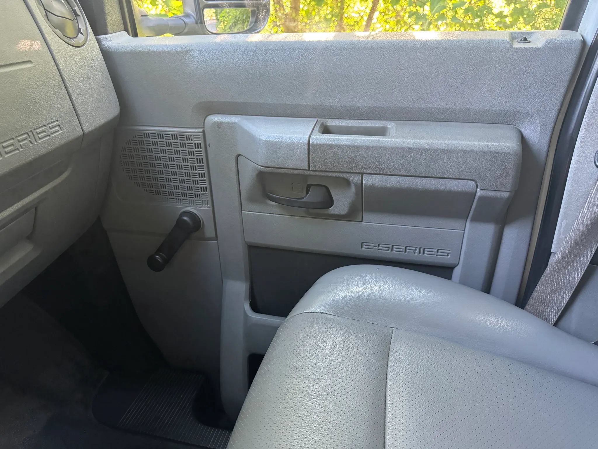 Used 2014 Ford E-350 and Econoline 350 Super Duty RWD image 8
