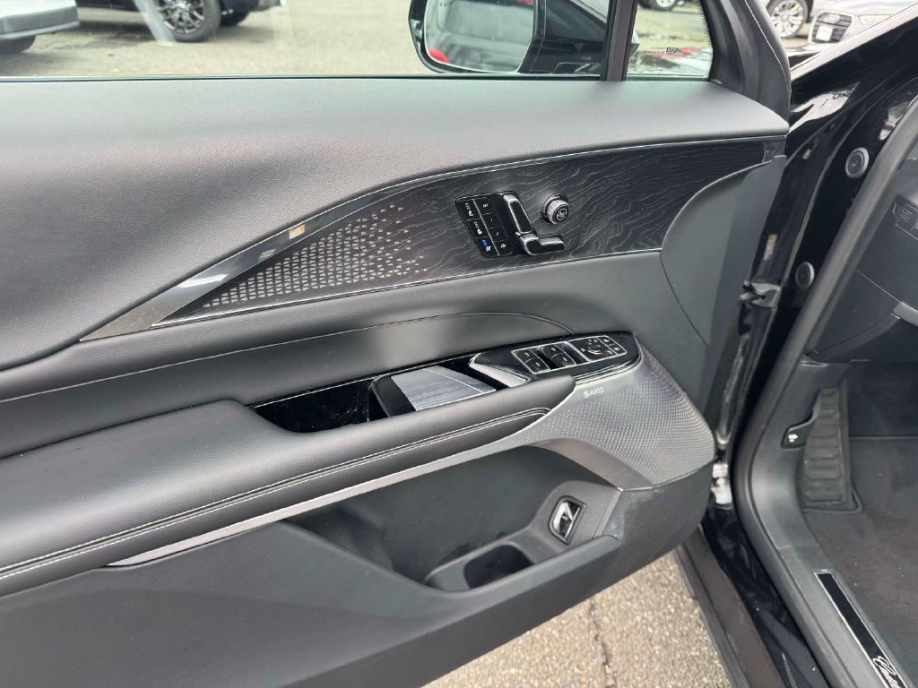 Used 2023 Cadillac Lyriq 2WD image 16
