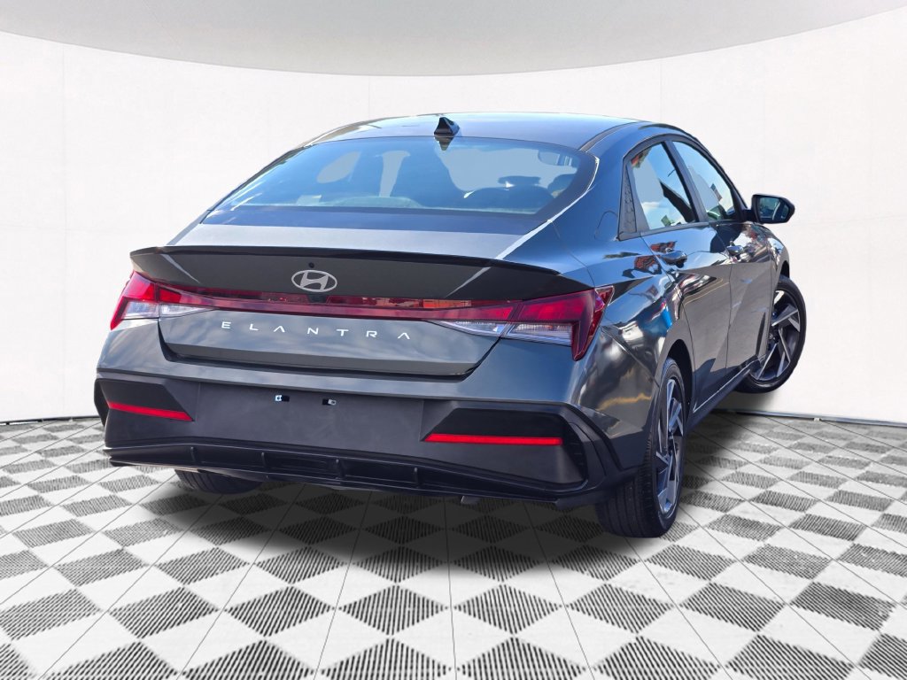 Certified 2025 Hyundai Elantra Sport FWD image 16