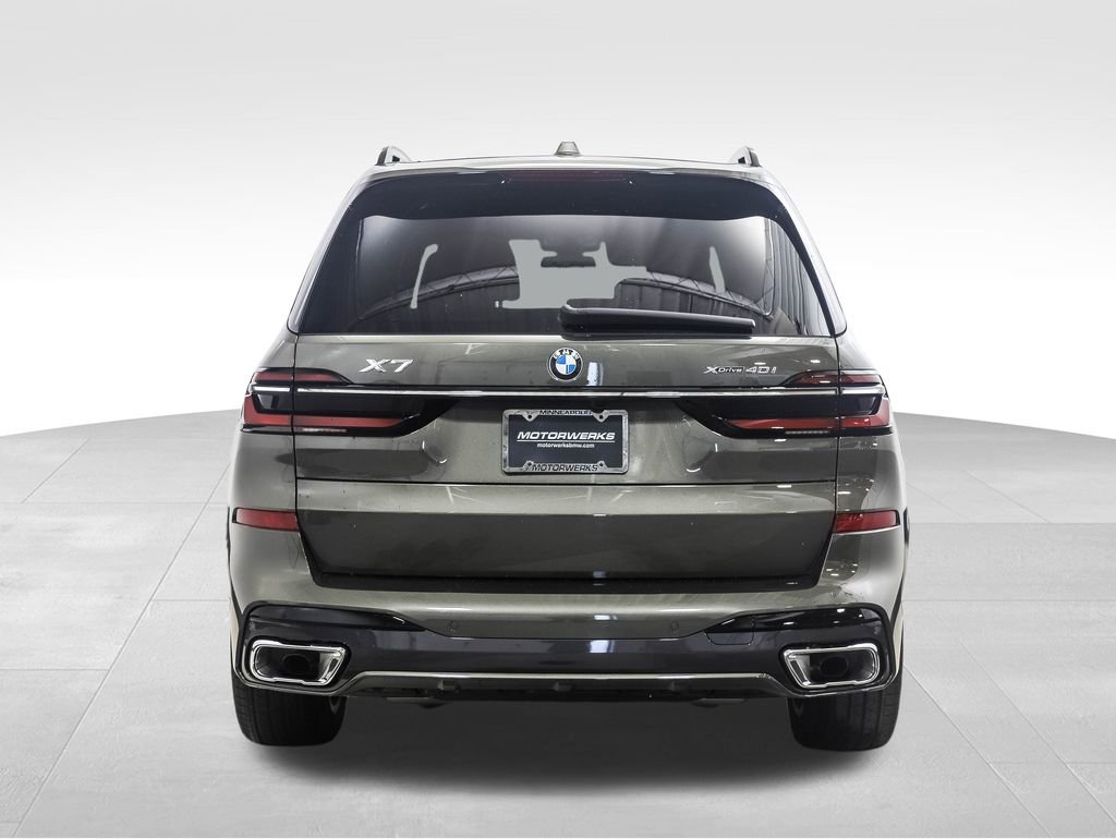 Used 2025 BMW X7 xDrive40i w/ M Sport Package image 4