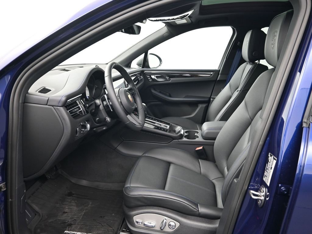 New 2026 Porsche Macan Turbo AWD/4WD image 4