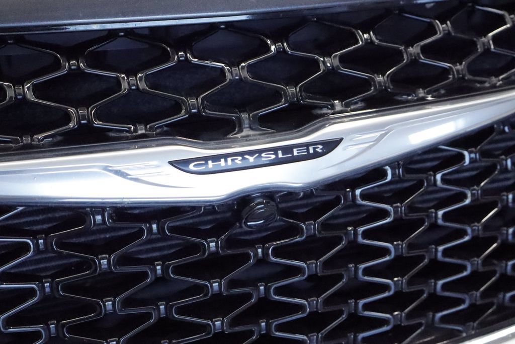 Certified 2023 Chrysler Pacifica Touring-L FWD image 12