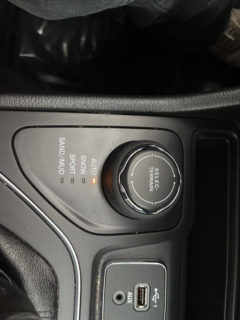 Used 2022 Jeep Cherokee Latitude Lux image 25