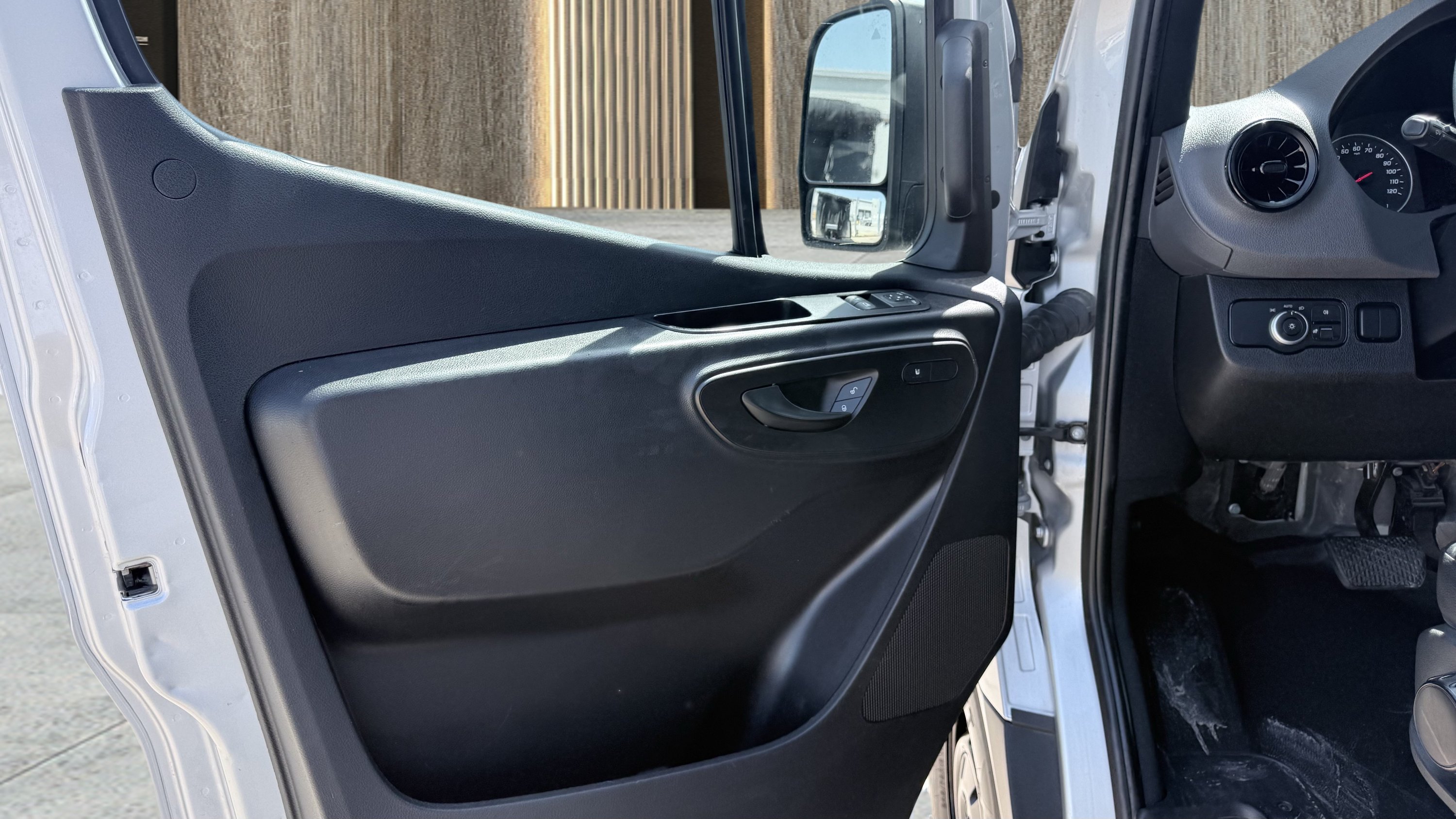 Used 2024 Mercedes-Benz Sprinter 2500 image 21