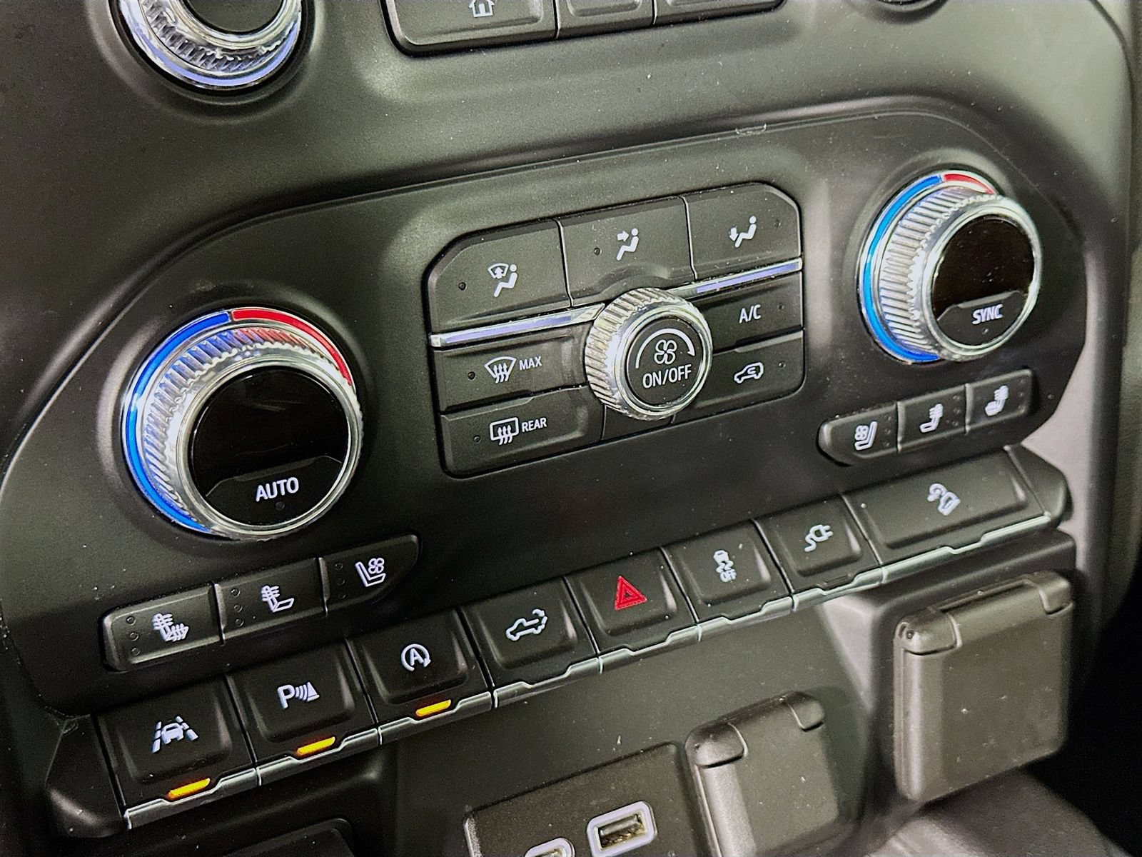 Used 2020 GMC Sierra 1500 AT4 w/ AT4 Premium Package AWD/4WD image 16