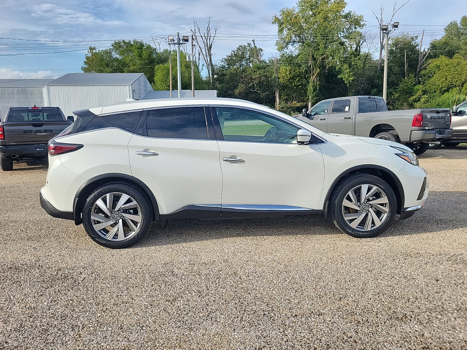 Used 2020 Nissan Murano SL w/ Cargo Package FWD image 2