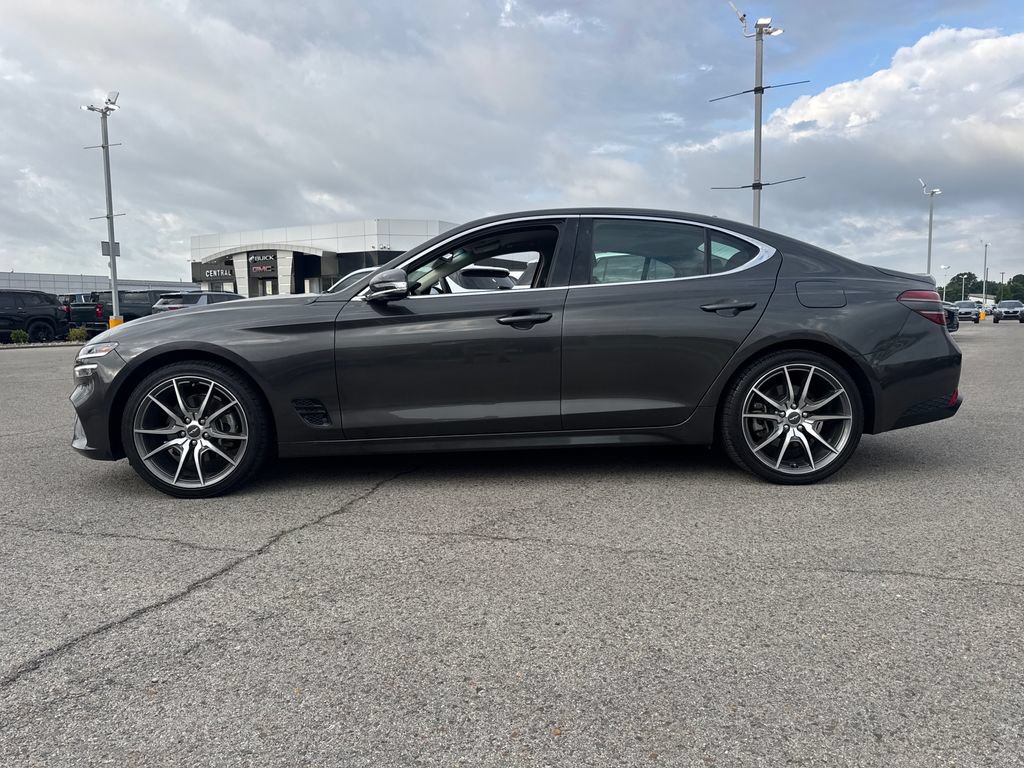 Used 2023 Genesis G70 2.0T RWD image 3