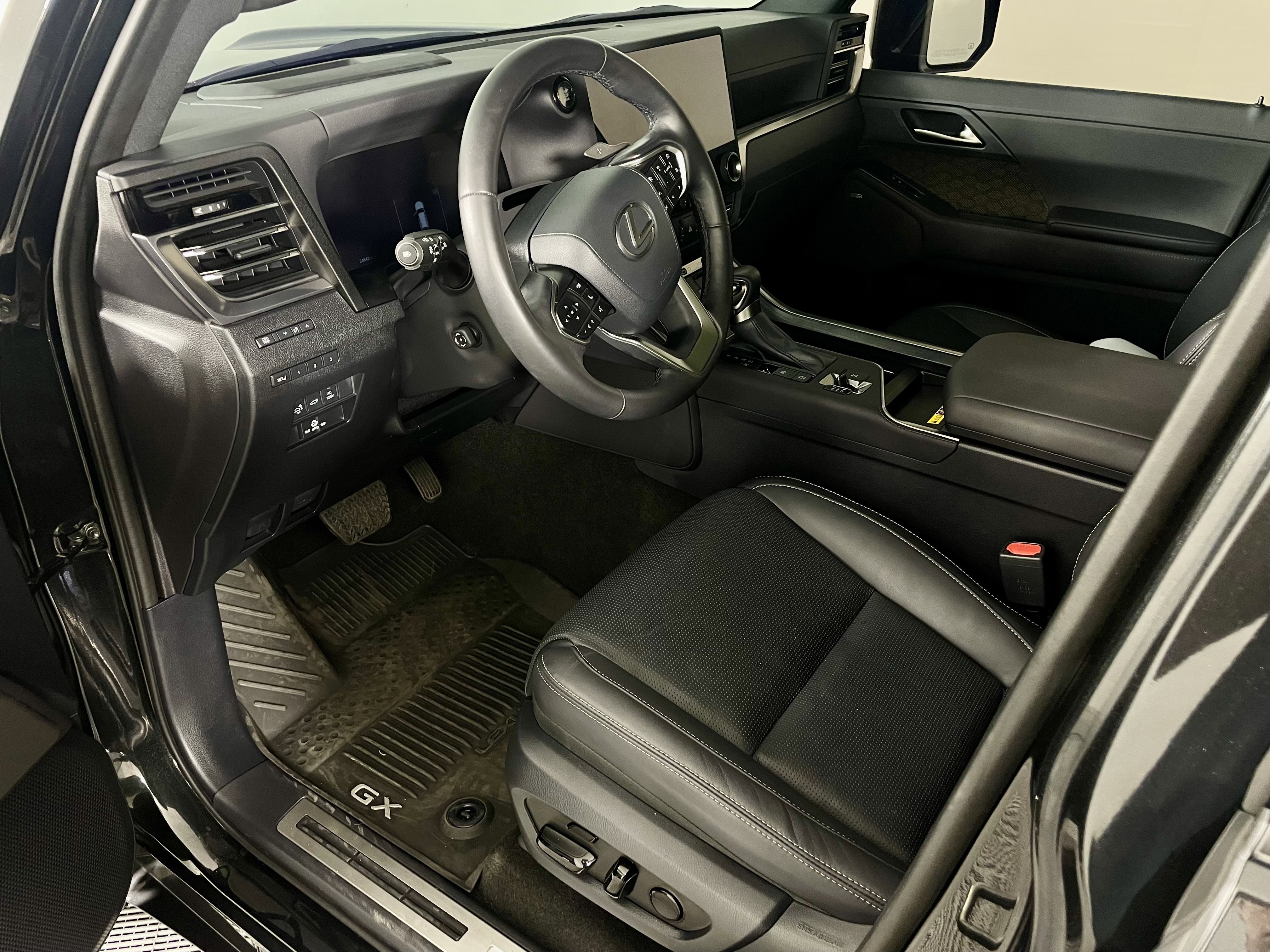 Used 2024 Lexus GX 550 w/ Accessory Package (Z1) image 11