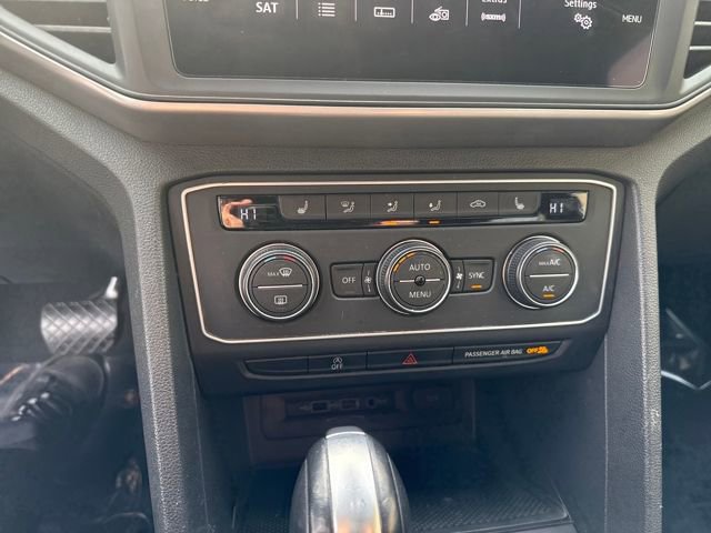 Used 2020 Volkswagen Atlas Cross Sport SE w/ Towing Package image 15