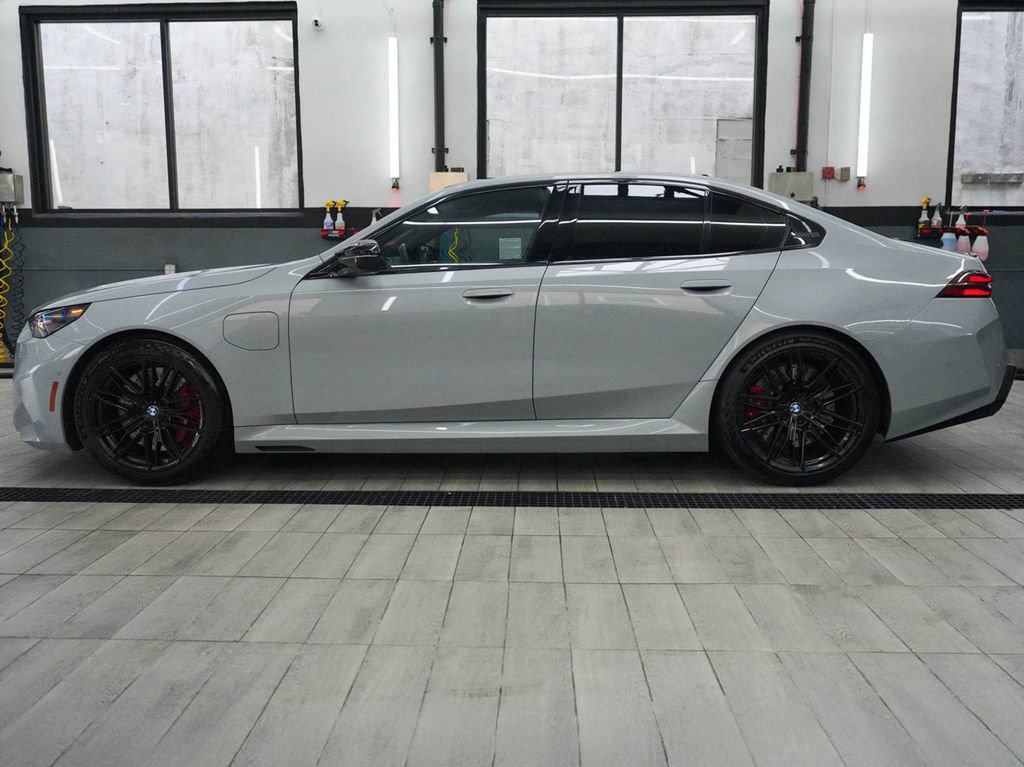 Used 2025 BMW M5 w/ Executive Package AWD/4WD image 4