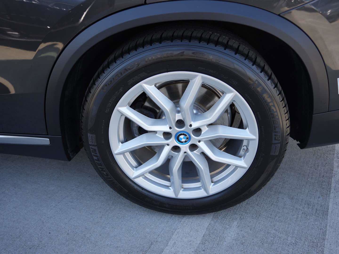 Certified 2022 BMW X5 xDrive45e w/ Executive Package AWD/4WD image 5