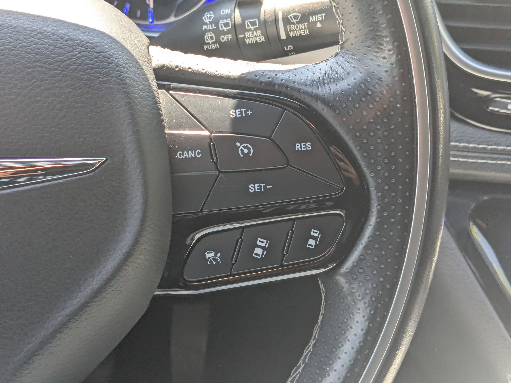 Used 2018 Chrysler Pacifica Limited w/ Advanced Safetytec Group image 21