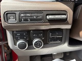 Used 2021 GMC Yukon XL Denali w/ Denali Premium Package AWD/4WD image 9