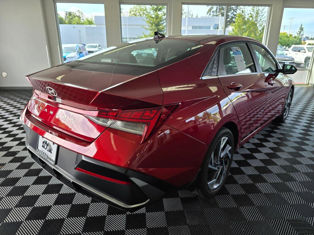 Used 2025 Hyundai Elantra SEL FWD image 3