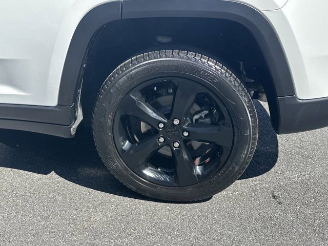 Certified 2024 Jeep Grand Cherokee Limited w/ Black Appearance Package image 21