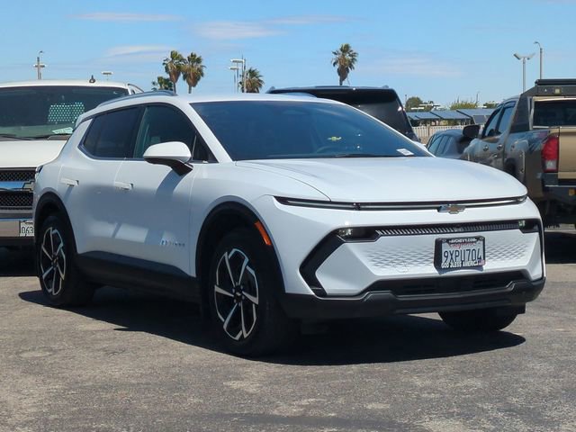 Used 2026 Chevrolet Equinox EV LT AWD/4WD image 2