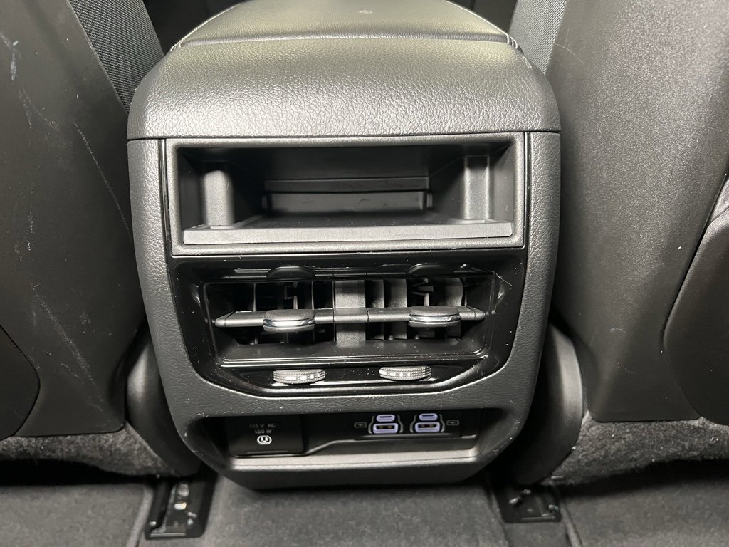 Used 2024 Jeep Grand Cherokee Altitude image 23