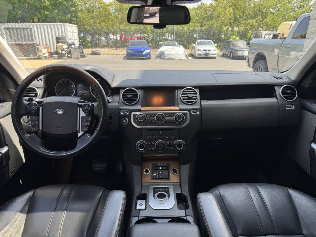 Used 2016 Land Rover LR4 HSE Silver Edition AWD/4WD image 38