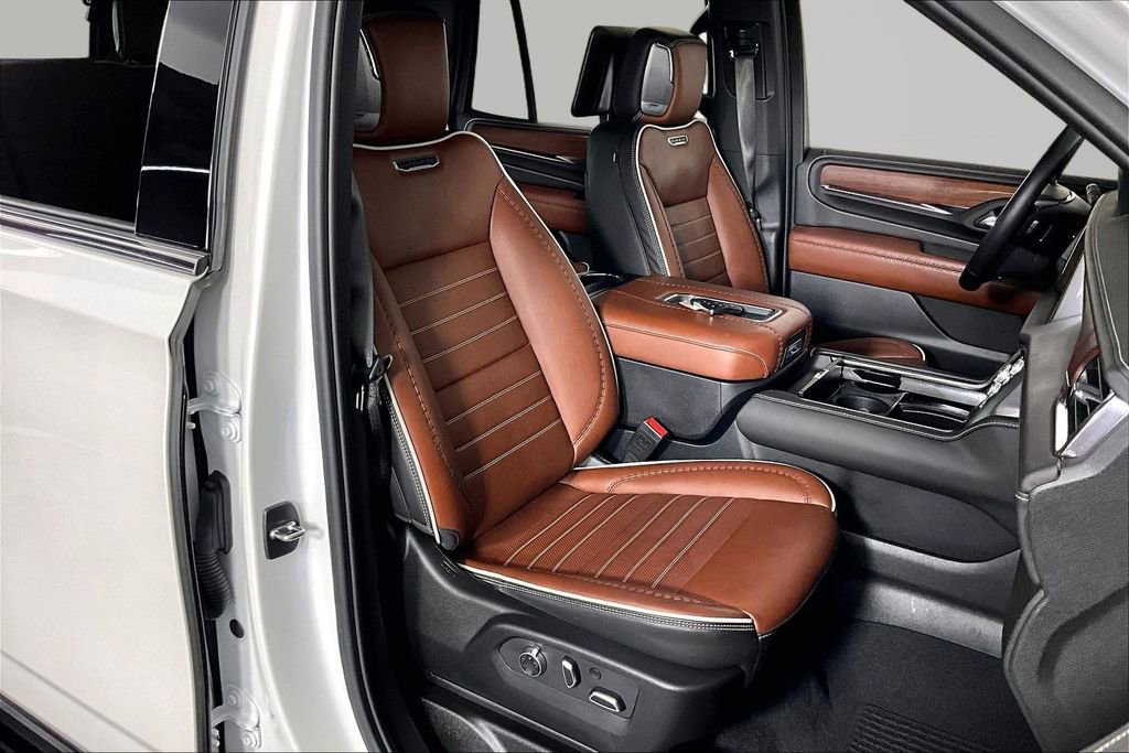 Certified 2024 GMC Yukon Denali Ultimate w/ LPO, Illumination Package AWD/4WD image 29