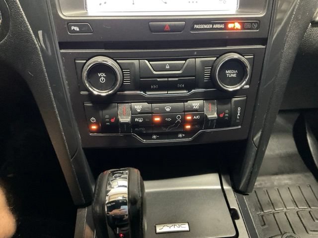 Used 2017 Ford Explorer XLT w/ Equipment Group 202A AWD/4WD image 34