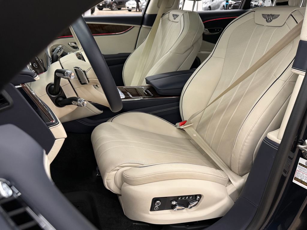 Used 2022 Bentley Flying Spur Plug-In Hybrid image 51