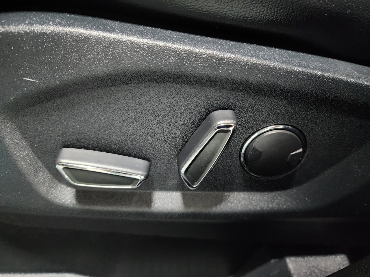 Used 2017 Ford Edge Titanium w/ Equipment Group 302A image 16