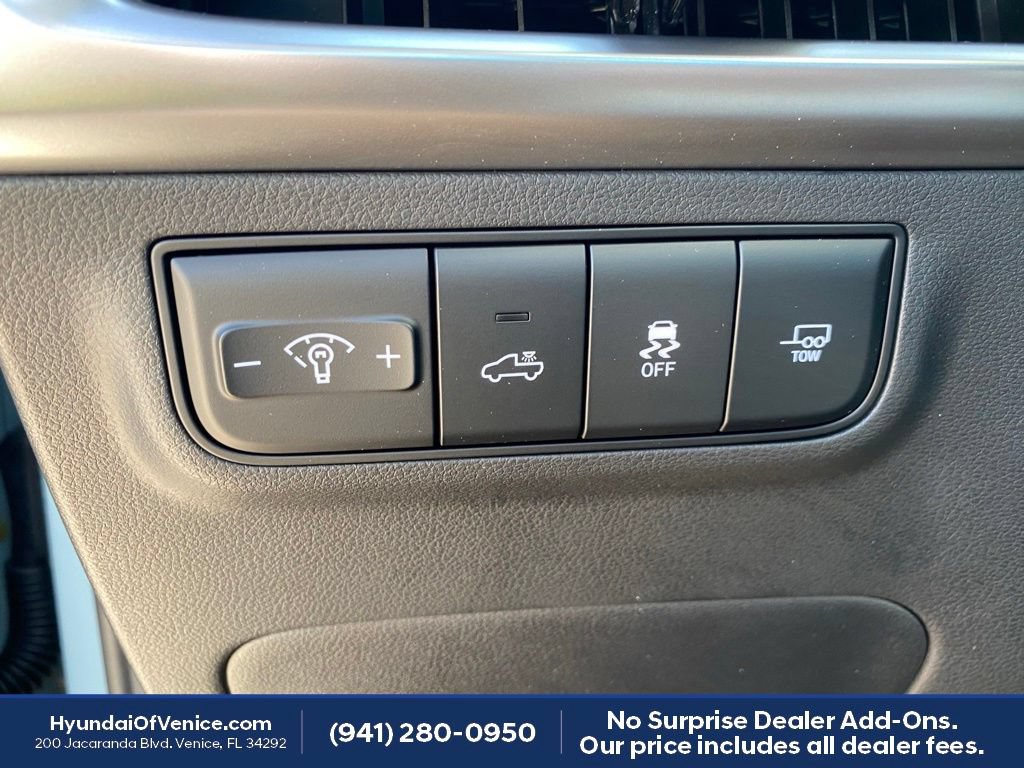 Certified 2025 Hyundai Santa Cruz Limited AWD/4WD image 17