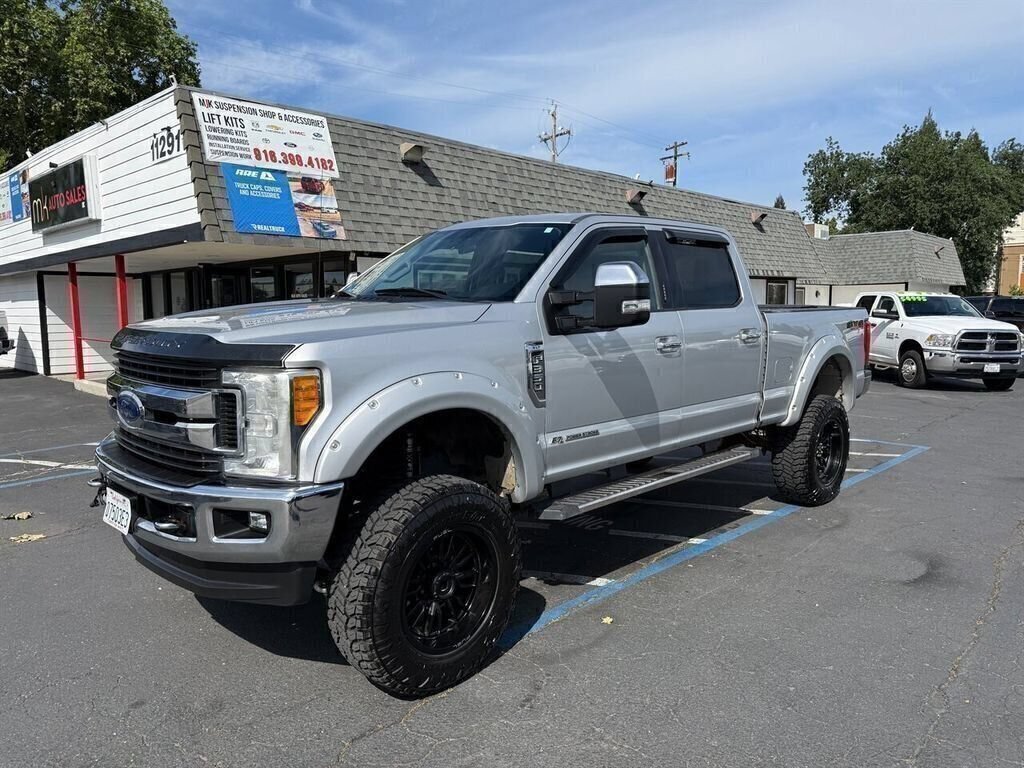 Used 2017 Ford F350 XLT w/ XLT Premium Package AWD/4WD image 1